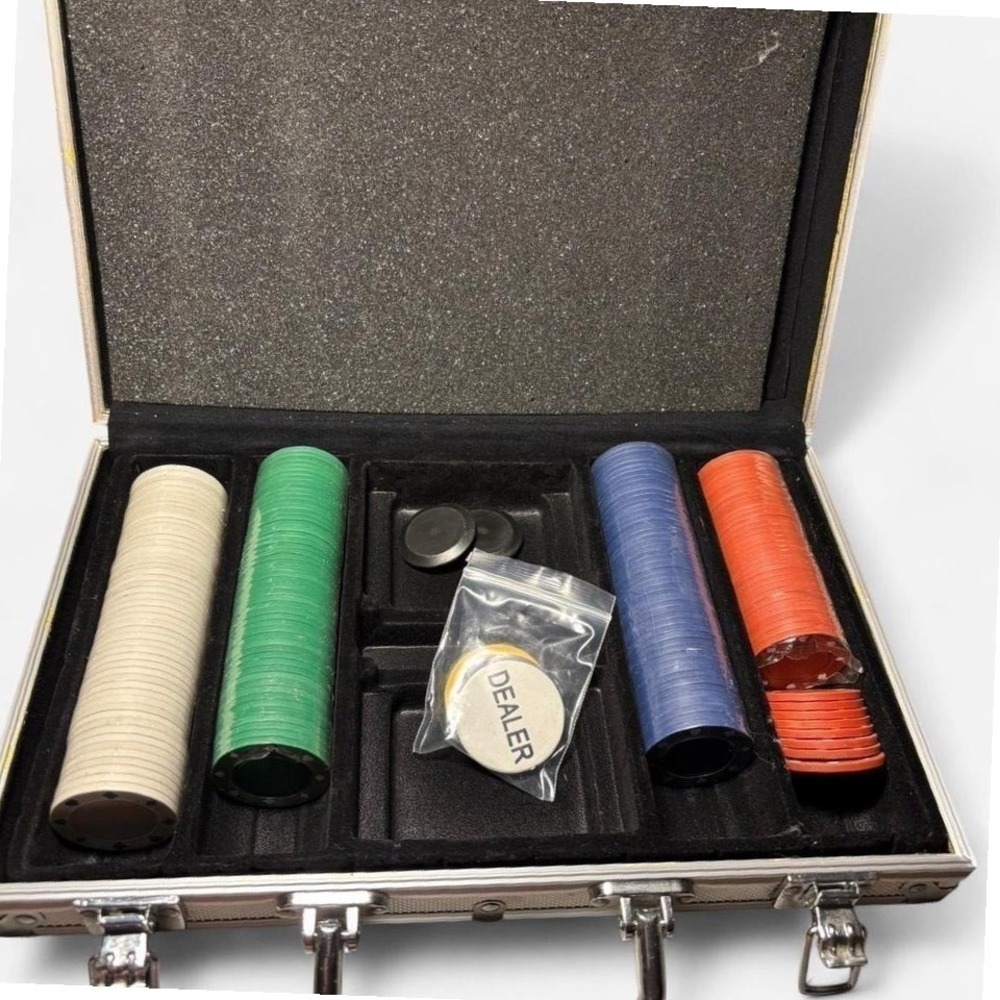 Professional Poker Chip Set in Silver Aluminum Carrying Case Casino Games Set